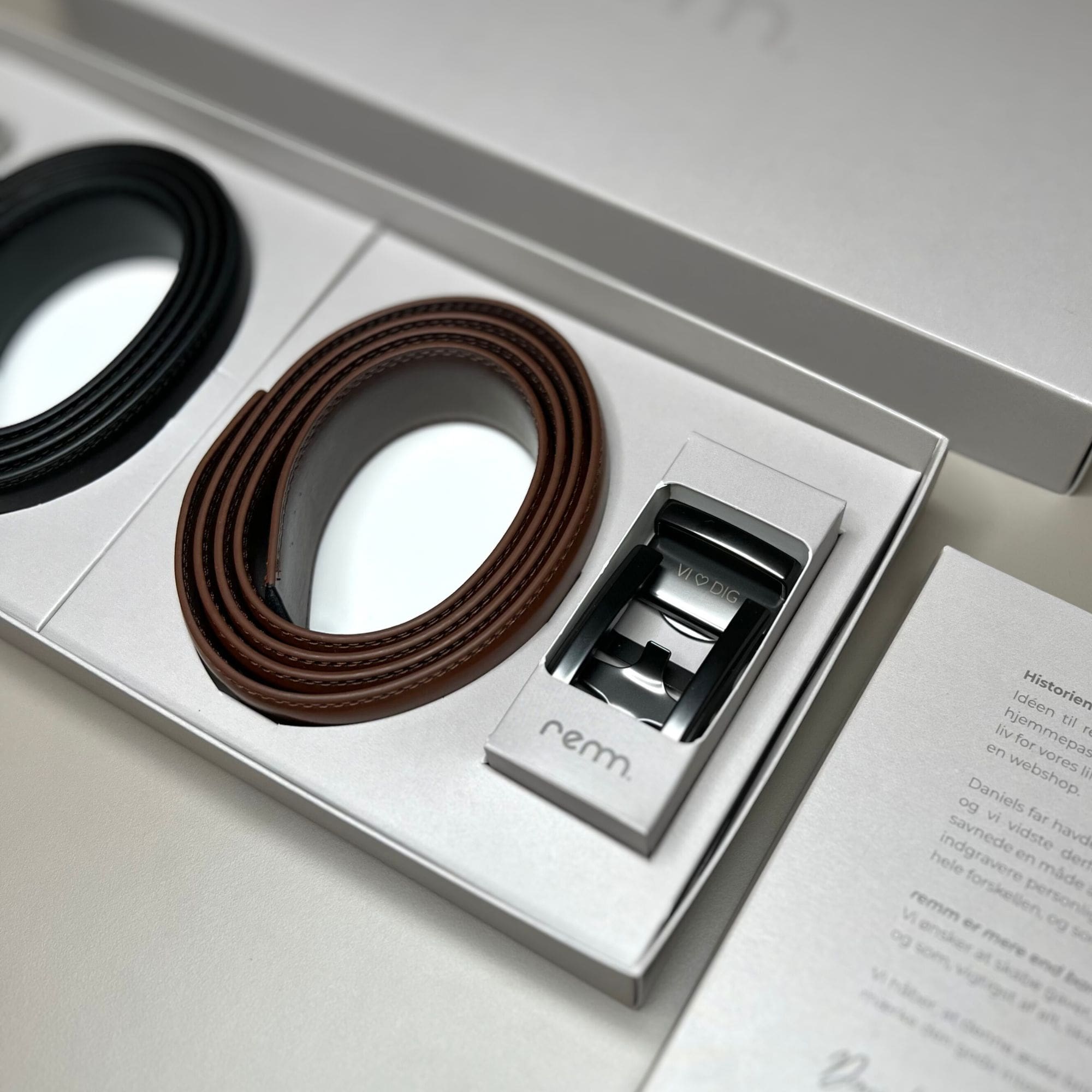 GAVESÆT #2 – 2 x Læderbælte med personlig indgravering