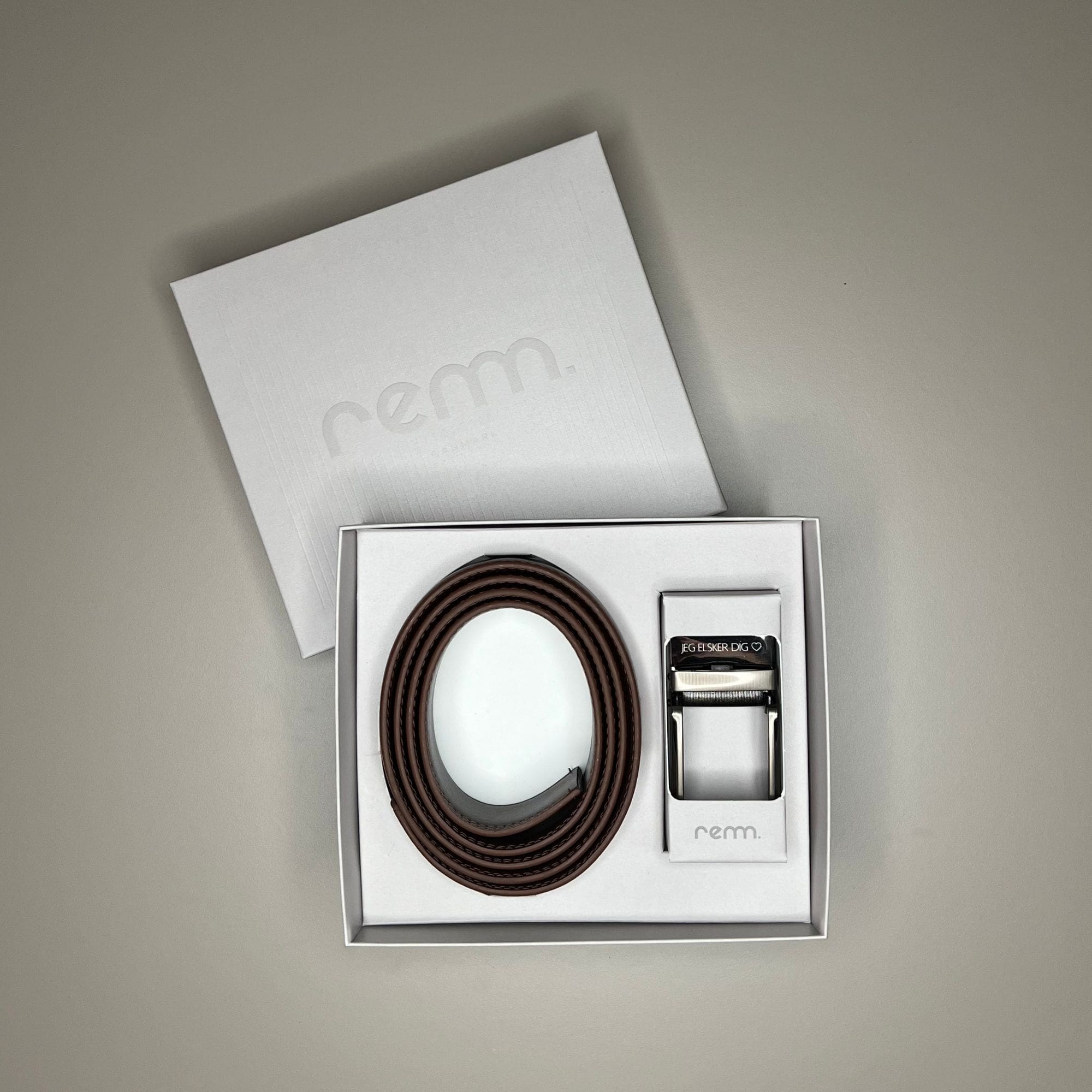 GAVESÆT #1 – 1 x Læderbælte med personlig indgravering