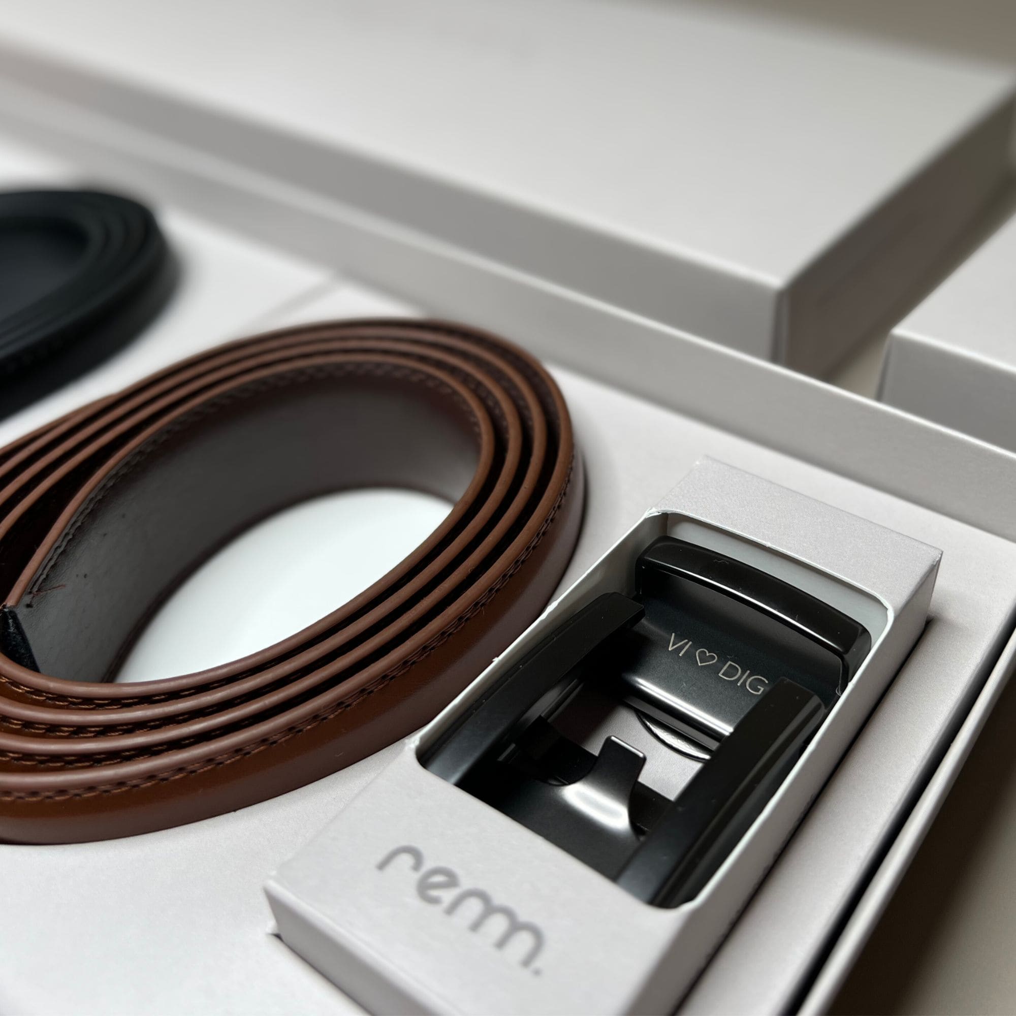 GAVESÆT #3 – 4 x Læderbælte med personlig indgravering