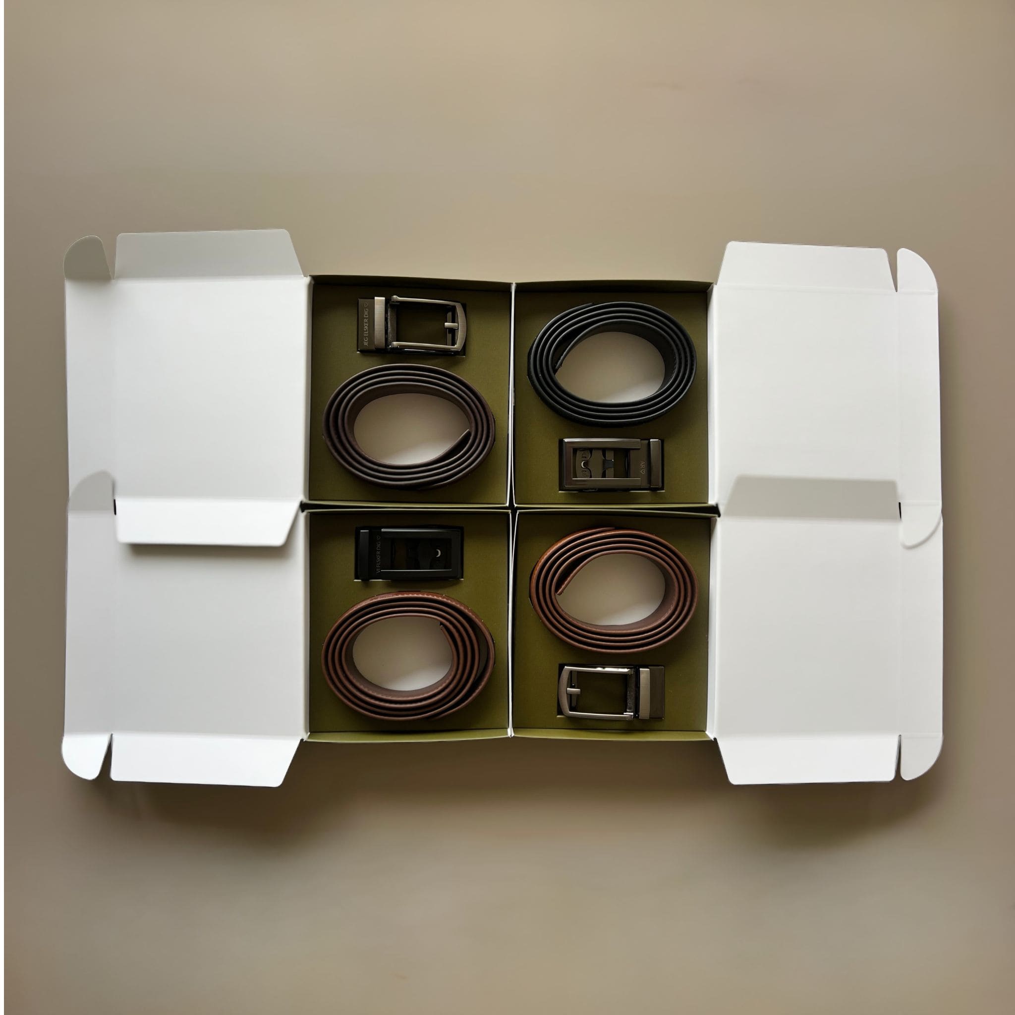 GAVESÆT #3 – 4 x Læderbælte med personlig indgravering